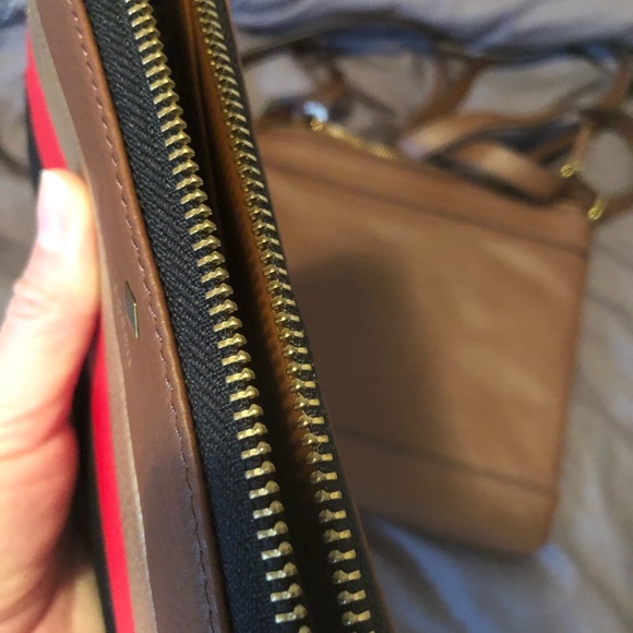 Fossil Crossbody Bag and Matching Wallet - Picture 4 of 5